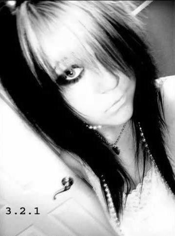 62223-emo-girl-3.jpg