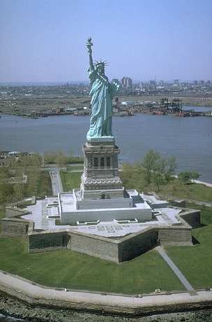 Freiheitsstatue_NYC_full.jpg